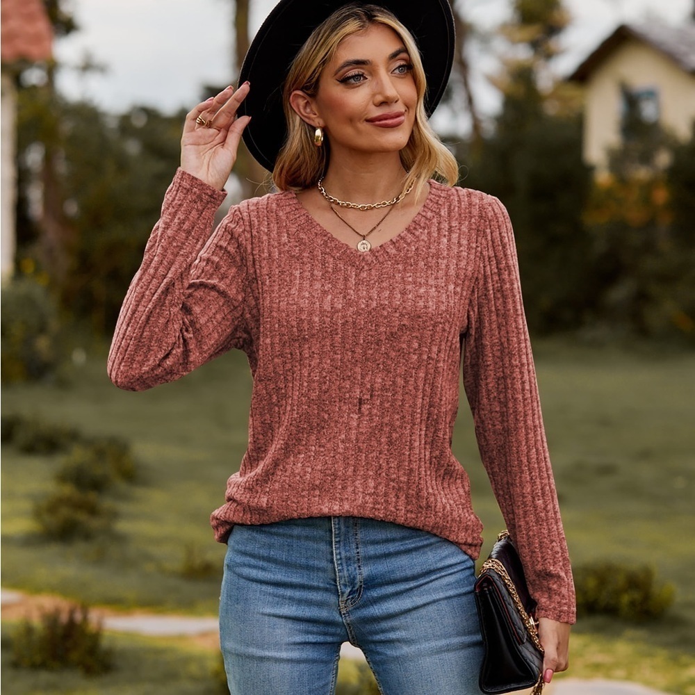 Classic Chic Ribbed V-Neck Sweaters - Picture 3 of 4